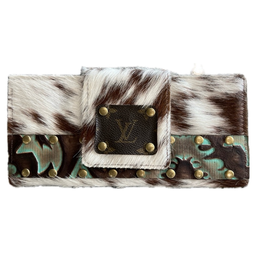 Louis Vuitton Brown and White Wallet with Metallic Detail